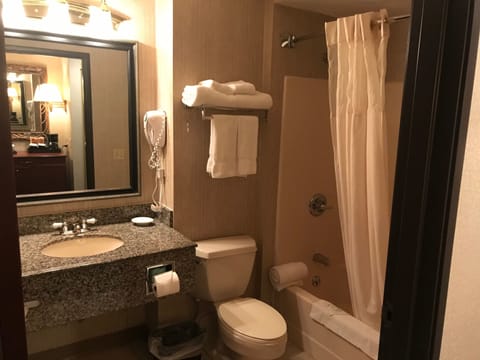 Deep soaking tub, free toiletries, hair dryer, towels