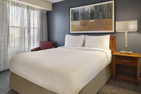 Premium bedding, in-room safe, desk, laptop workspace