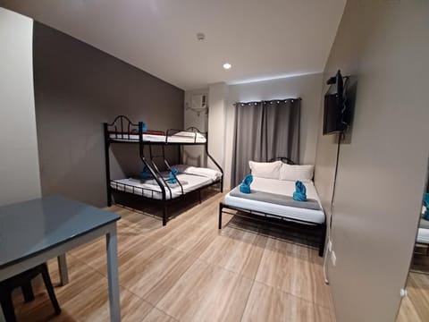 Basic Quadruple Room | Desk, iron/ironing board, free WiFi, bed sheets