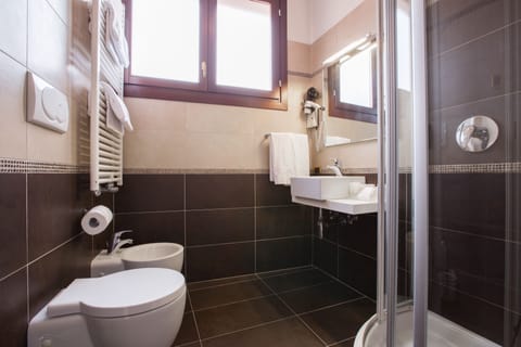 Quadruple Room | Bathroom | Hair dryer, towels