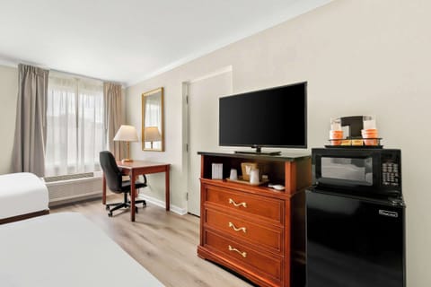 In-room safe, individually furnished, desk, iron/ironing board