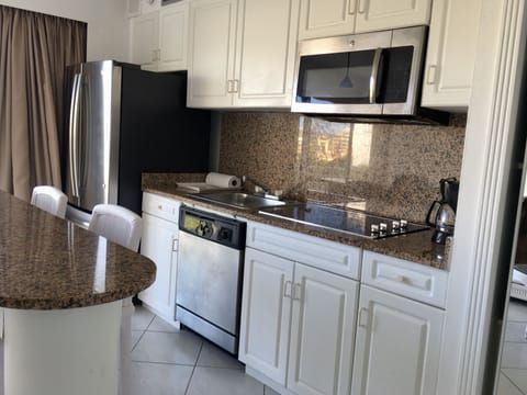 Superior Studio Suite, Lagoon View | Private kitchen | Fridge, microwave, stovetop, dishwasher