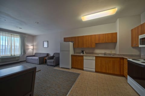 Executive Suite, 1 King Bed, Non Smoking (One Bedroom) | In-room safe, desk, laptop workspace, blackout drapes