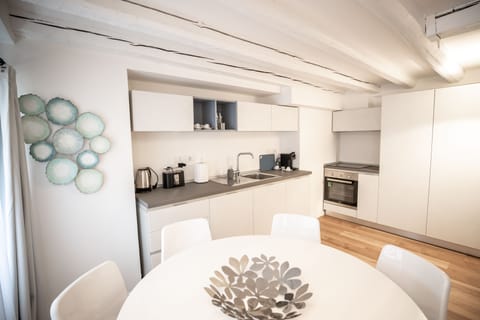 Family Suite | Private kitchen | Fridge, microwave, oven, stovetop