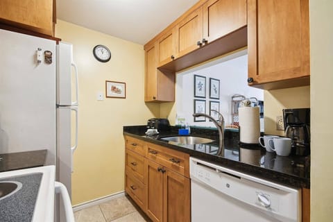 House (2 Bedrooms) | Private kitchen | Fridge, oven, stovetop, dishwasher