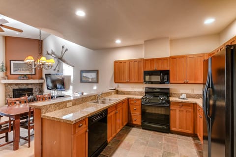 Townhome, 3 Bedrooms | Private kitchen | Full-size fridge, microwave, oven, stovetop