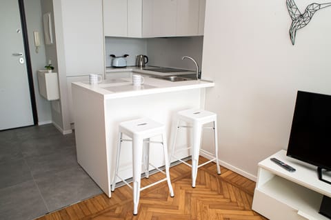 Apartment (1 Bedroom) | Private kitchenette
