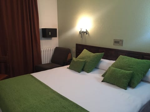 Standard Double Room | 1 bedroom, minibar, in-room safe, desk