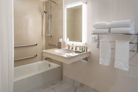 Combined shower/tub, designer toiletries, hair dryer, towels