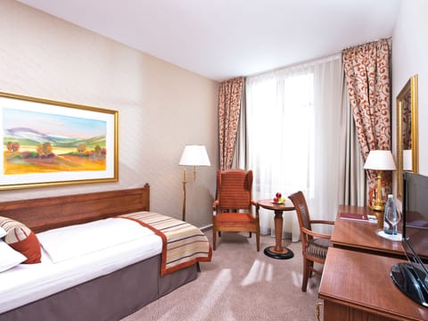 Comfort Single Room, 1 Single Bed | Hypo-allergenic bedding, free minibar, in-room safe, desk