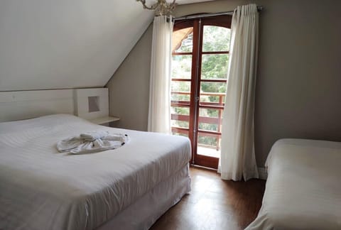 Traditional Suite | Iron/ironing board, free WiFi, bed sheets