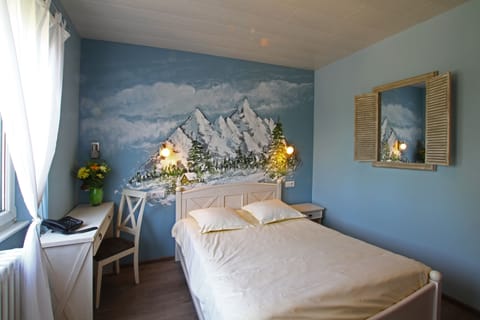 Standard Twin Room | In-room safe, desk, blackout drapes, soundproofing