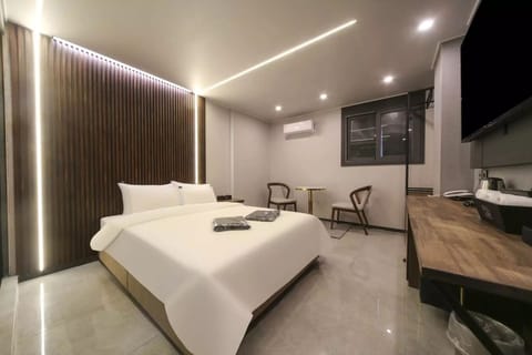 Premium Room | Free WiFi, bed sheets