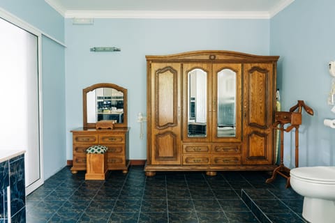 Casa Isabella | Bathroom | Combined shower/tub, hair dryer, slippers, towels