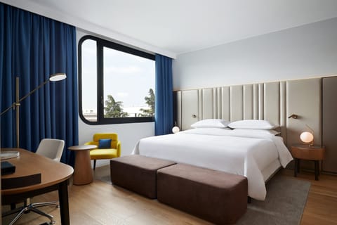 Executive Suite, 1 King Bed | 1 bedroom, down comforters, minibar, in-room safe