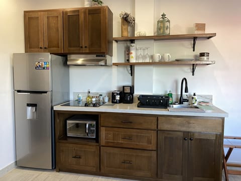 Full-size fridge, microwave, stovetop, coffee/tea maker