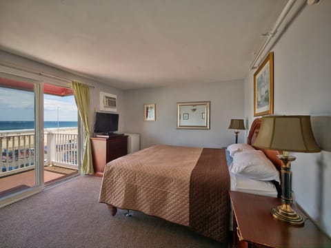 Standard Room, 1 King Bed, Balcony, Ocean View | Free WiFi, bed sheets