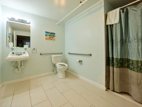 Family Apartment | Bathroom | Shower, hair dryer, towels