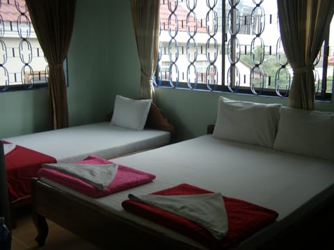 Twin Room | In-room safe, desk, iron/ironing board, free WiFi