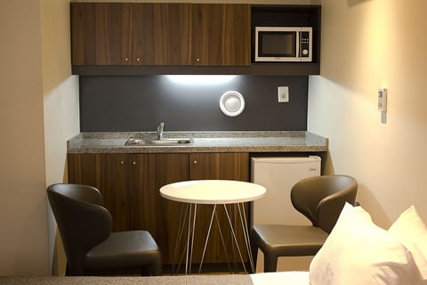 Luxury Room | Minibar, in-room safe, desk, blackout drapes