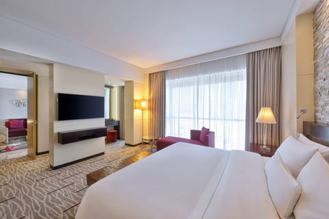 Suite, 1 Bedroom, Non Smoking | Hypo-allergenic bedding, minibar, in-room safe, desk