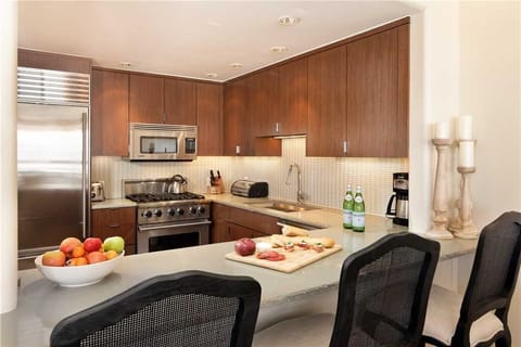 Apartment, 3 Bedrooms | Private kitchen | Full-size fridge, microwave, stovetop, coffee/tea maker