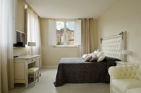 Junior Suite, City View | 1 bedroom, premium bedding, pillowtop beds, in-room safe