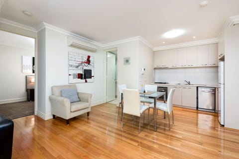 Quiet 2 Bed(QT) 1 Bath Courtyard Balcony 3rd Fl. No 5 | Private kitchen | Fridge, microwave, oven, stovetop