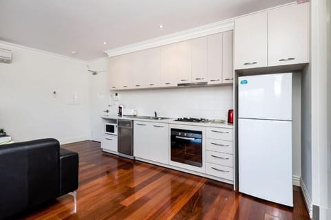 1Bed(Q) 1 Bath Balcony View Apart No 2 | Private kitchen | Fridge, microwave, oven, stovetop