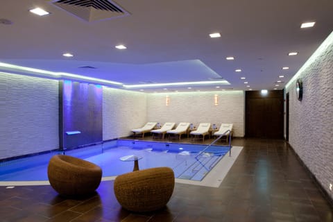 Couples treatment rooms, sauna, spa tub, steam room, Turkish bath