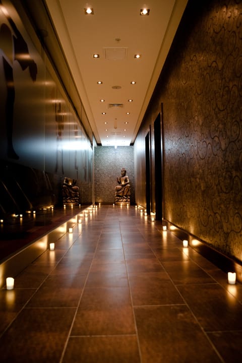 Couples treatment rooms, sauna, spa tub, steam room, Turkish bath