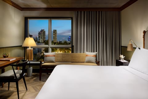 Superior Room, 1 King Bed | Frette Italian sheets, premium bedding, pillowtop beds, in-room safe