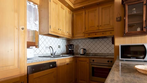 Villa (3 Bedrooms) | Private kitchenette | Microwave, oven, dishwasher, toaster