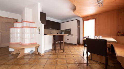 Apartment (3 Bedrooms) | Private kitchen | Fridge, microwave, oven, stovetop