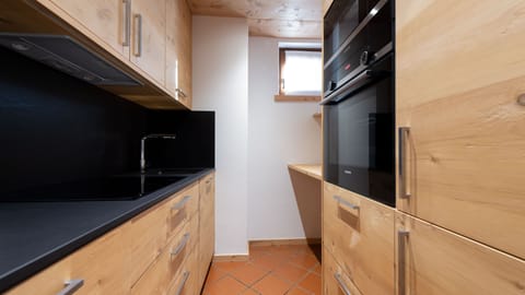 Apartment (4 Bedrooms) | Private kitchen | Fridge, microwave, oven, stovetop