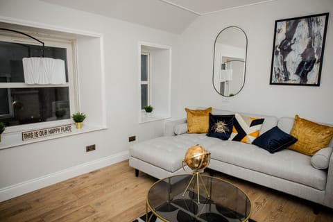 House, Private Bathroom, Garden View | Lounge