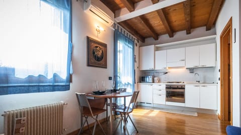 Classic Studio (0 Bedroom) | Private kitchen | Fridge, microwave, oven, electric kettle