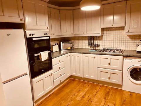 House | Private kitchen | Fridge, microwave, oven, stovetop