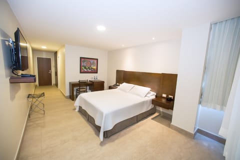 Deluxe Double Room, 1 Queen Bed | Premium bedding, down comforters, in-room safe, desk