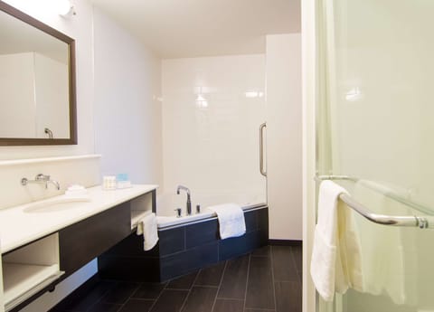 Suite, 1 King Bed, Non Smoking, Jetted Tub | Bathroom | Hair dryer, towels