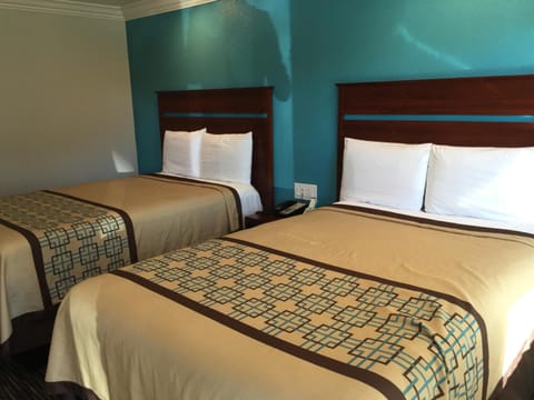 Premium bedding, desk, iron/ironing board, free WiFi