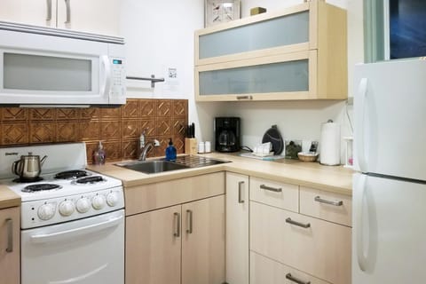 33 Courtyard 1st Floor | Private kitchenette | Coffee/tea maker, freezer, paper towels