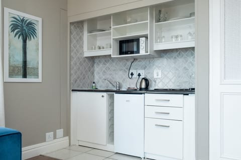 Standard Duplex | Private kitchen | Fridge, coffee/tea maker, electric kettle, cookware/dishes/utensils