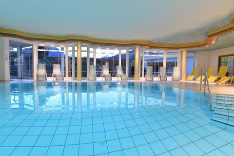 Indoor pool, sun loungers