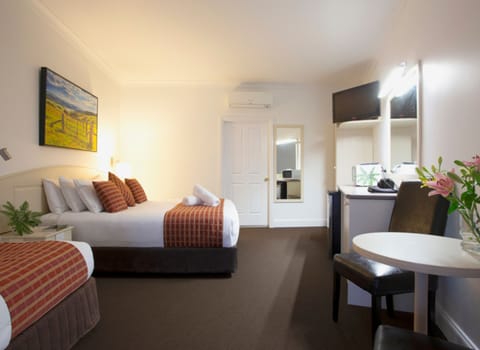 Deluxe Double or Twin Room, Multiple Beds | Soundproofing, iron/ironing board, free WiFi, bed sheets