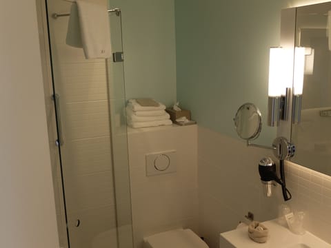 Standard Room | Bathroom | Free toiletries, hair dryer, towels