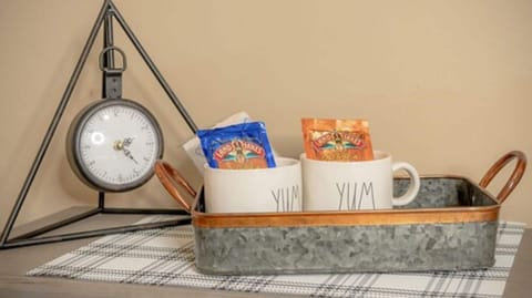 Deluxe Room, 1 Queen Bed | Living area | 50-inch Smart TV with digital channels, TV, Netflix