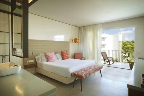 Junior Suite (includes private terrace upstairs) | Minibar, in-room safe, desk, blackout drapes