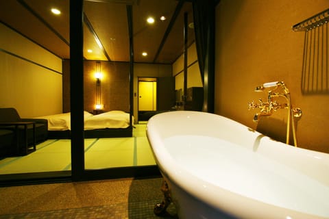 Superior Twin Room (Japanese Western Style), 2 Adults Only  | Deep soaking bathtub