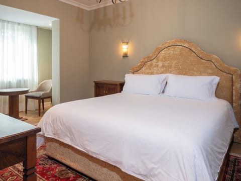 Family Suite | In-room safe, soundproofing, iron/ironing board, free WiFi